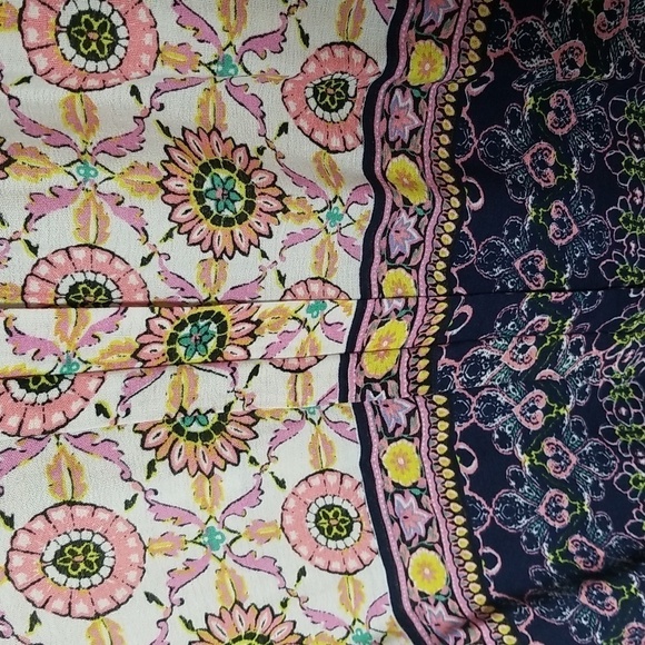 Elodie Women's boho sleeveless top with tie at neck - Picture 4 of 5